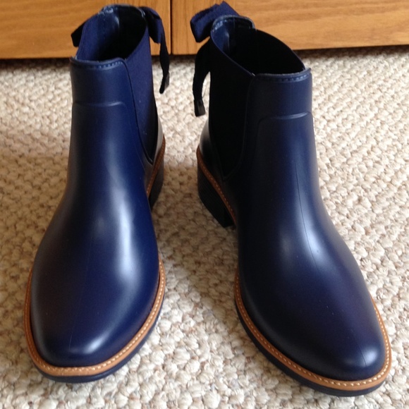 Bernardo Shoes - BERNARDO - Paxton Rain Bow Booties - Like New